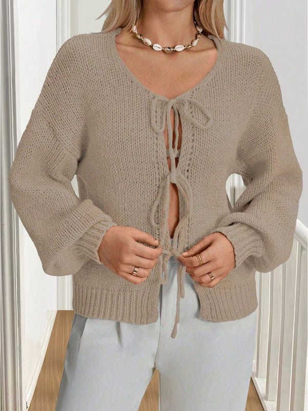 Frenchy cardigan de punto unicolor de color rosa palido con cinturon delantero, se puede usar sobre una camiseta