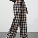 Tall pantalon holgado de diseno de textura casual versatil con estampado de cuadros blancos y negros en contraste