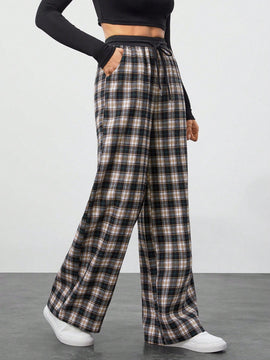 Tall pantalon holgado de diseno de textura casual versatil con estampado de cuadros blancos y negros en contraste