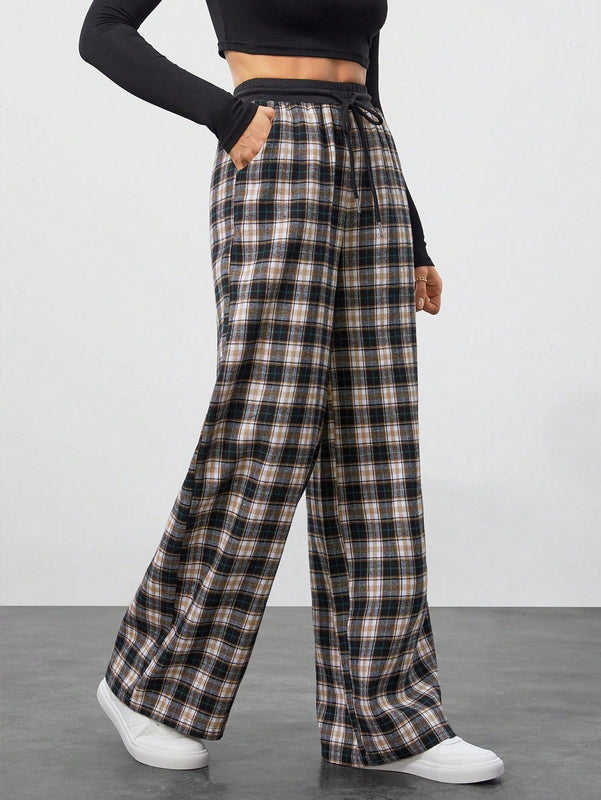 Tall pantalon holgado de diseno de textura casual versatil con estampado de cuadros blancos y negros en contraste