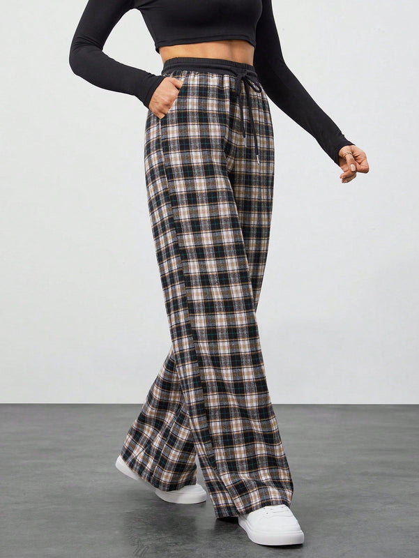 Tall pantalon holgado de diseno de textura casual versatil con estampado de cuadros blancos y negros en contraste