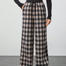 Tall pantalon holgado de diseno de textura casual versatil con estampado de cuadros blancos y negros en contraste