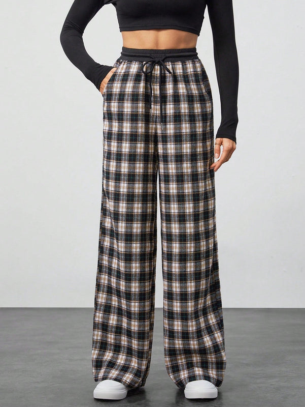 Tall pantalon holgado de diseno de textura casual versatil con estampado de cuadros blancos y negros en contraste