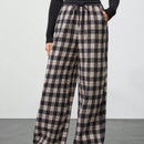 Tall pantalon holgado de diseno de textura casual versatil con estampado de cuadros blancos y negros en contraste