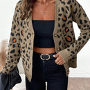 Essnce cardigan informal con botones al frente y hombros caidos con estampado de leopardo, apropiado para otono/invierno