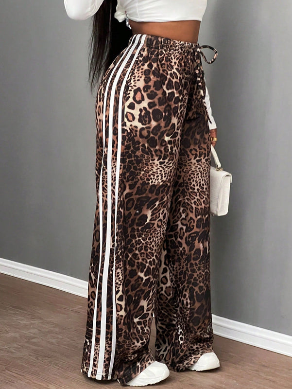 Slayr pantalones anchos de estilo informal deportivo con estampado de leopardo y rayas laterales de contraste, cintura con cordon