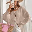 Frenchy cardigan de punto unicolor de color rosa palido con cinturon delantero, se puede usar sobre una camiseta