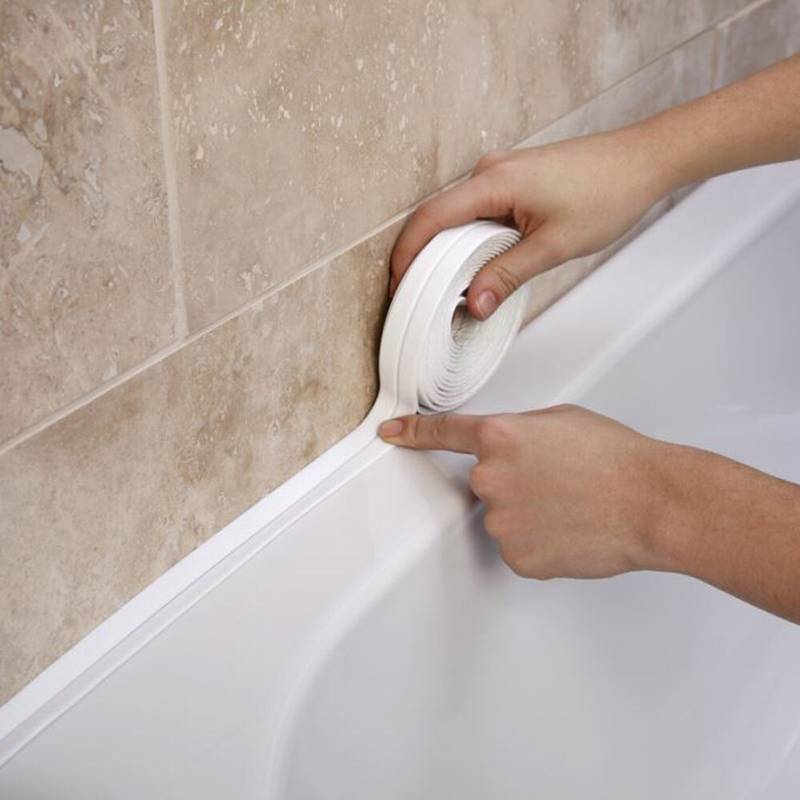 Rollo de Cinta Adhesiva Blanca Autoadhesiva con Tapa Impermeable para Baño y Cocina, Tira Selladora Ideal para Lavabo del Baño y Cocina, Accesorios de Baño Súper Pegajosos