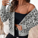 Essnce cardigan informal con botones al frente y hombros caidos con estampado de leopardo, apropiado para otono/invierno