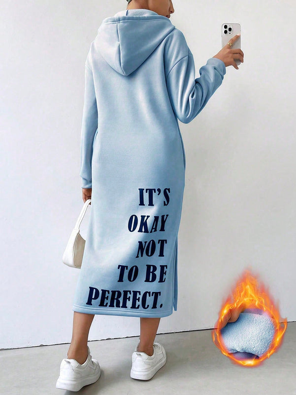 Relaxiva vestido sudadera casual de felpa con capucha, manga larga, bajo con abertura, cordon ajustable, estampado de lema para mujer, otono/invierno