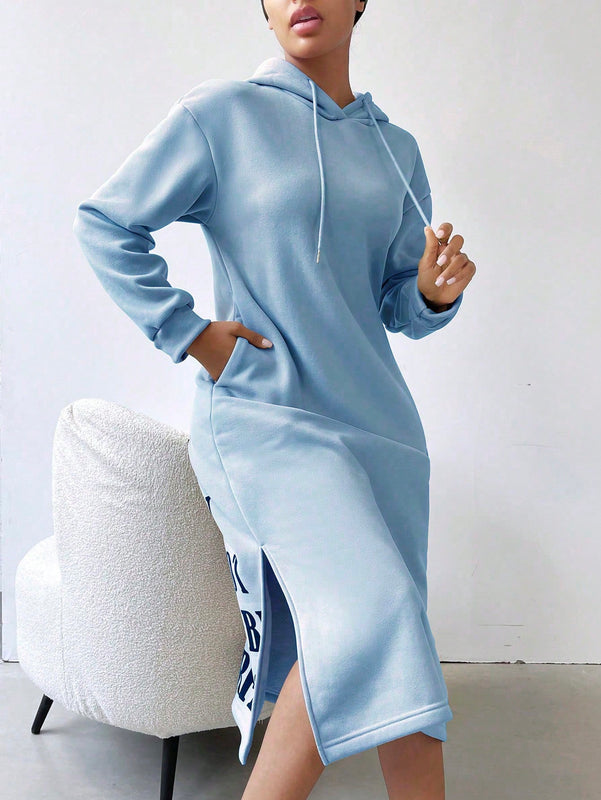 Relaxiva vestido sudadera casual de felpa con capucha, manga larga, bajo con abertura, cordon ajustable, estampado de lema para mujer, otono/invierno