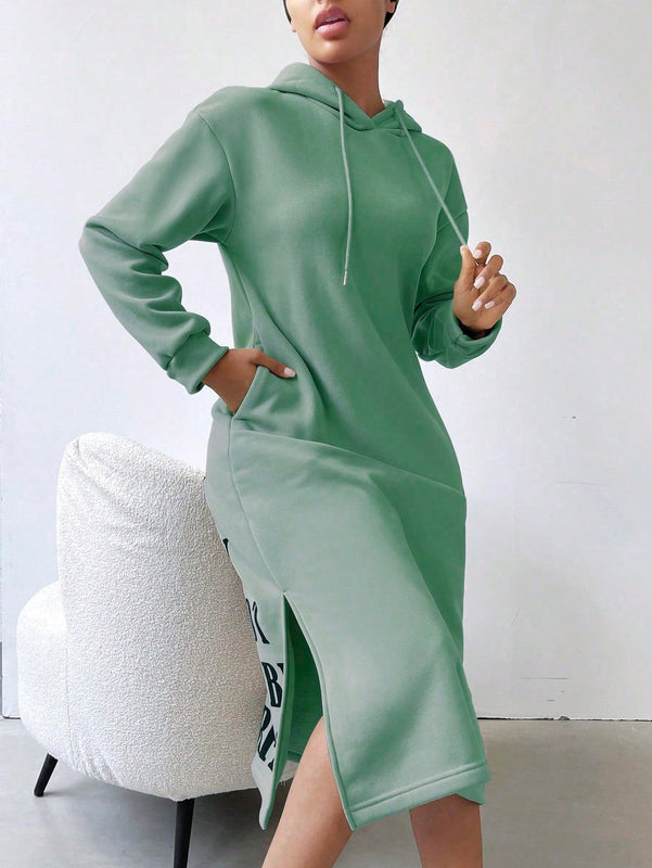 Relaxiva sudadera con capucha larga forrada de forro polar con estampado de eslogan casual, otono/invierno