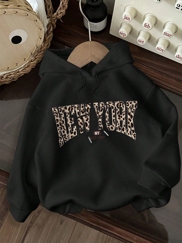 Ezwear sudadera holgada con capucha de felpa gruesa con estampado minimalista casual de leopardo y estrella en blanco para mujeres