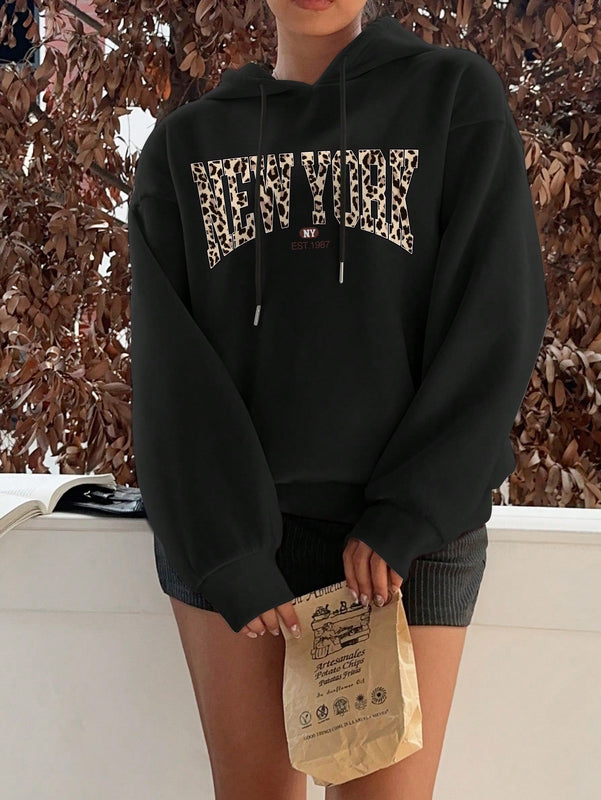 Ezwear sudadera holgada con capucha de felpa gruesa con estampado minimalista casual de leopardo y estrella en blanco para mujeres