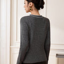 Modely cardigan de punto de color contrastante con bolsillos y botones para mujer para uso diario