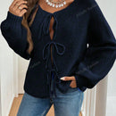 Cardigan de punto de color liso con detalle de nudo delantero, de estilo minimalista para uso en la oficina, atemporal y femenino. cardigan de punto en un solo color con abertura frontal que se puede usar sobre blusas, un cardigan oversize y adorable