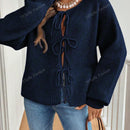 Cardigan de punto de color liso con detalle de nudo delantero, de estilo minimalista para uso en la oficina, atemporal y femenino. cardigan de punto en un solo color con abertura frontal que se puede usar sobre blusas, un cardigan oversize y adorable