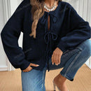 Cardigan de punto de color liso con detalle de nudo delantero, de estilo minimalista para uso en la oficina, atemporal y femenino. cardigan de punto en un solo color con abertura frontal que se puede usar sobre blusas, un cardigan oversize y adorable