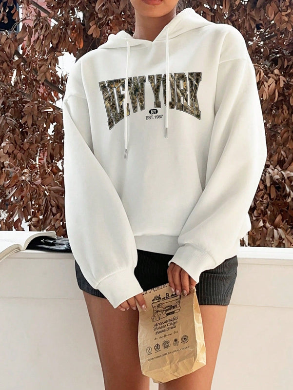 Ezwear sudadera holgada con capucha de felpa gruesa con estampado minimalista casual de leopardo y estrella en blanco para mujeres