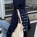 Dazy sudadera con capucha de felpa informal con adorno de letras de tendencia para mujeres