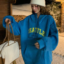 Dazy sudadera casual de mujer con bolsillo tipo kanguro y grafico de letras, sudadera con capucha azul