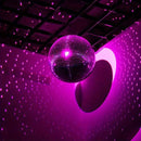 Una bola de espejo disco retro hecha de vidrio y metal, perfecta para fiestas, bodas, Navidad, Halloween y otras celebraciones - un reflector decorativo.