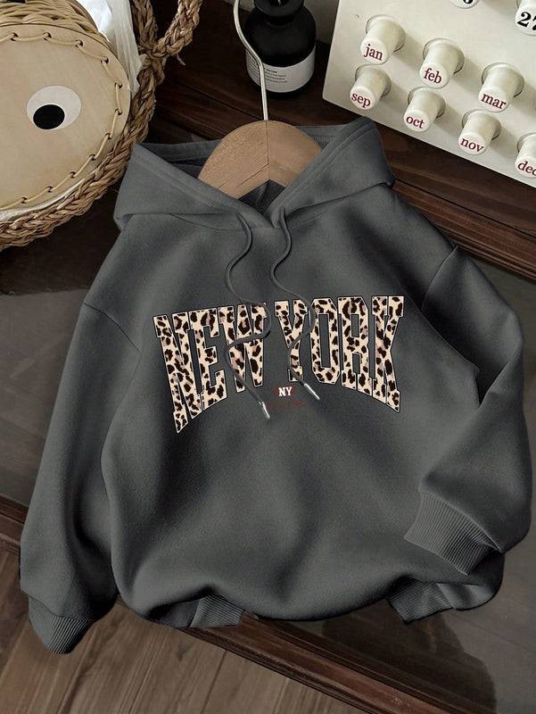 Ezwear sudadera holgada con capucha de felpa gruesa con estampado minimalista casual de leopardo y estrella en blanco para mujeres