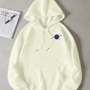 Sudadera con capucha casual con estampado de eslogan de planeta, nueva para mujer otono/invierno 2024, combinando moda y funcionalidad: una prenda superior con capucha adecuada para superposicion, entrenamiento o relajacion