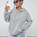 Sudadera con capucha, cordon y estampado grafico "feliz navidad" de moda minimalista en color rojo festivo para mujer, calida para otono/invierno