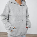 Sudadera con capucha, cordon y estampado grafico "feliz navidad" de moda minimalista en color rojo festivo para mujer, calida para otono/invierno