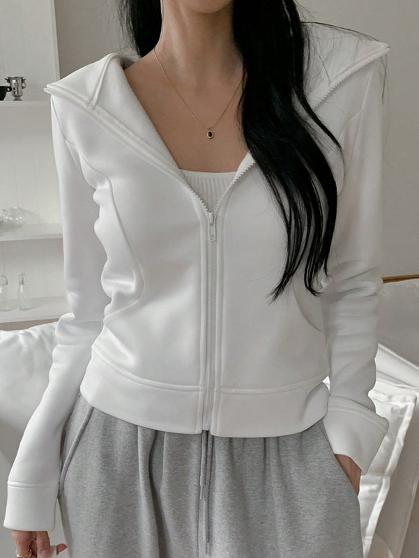 Dazy sudadera con capucha forrada de felpa con detalle de costura en contraste, de ajuste casual