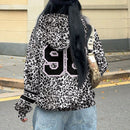 Muchic sudadera con capucha con estampado de leopardo minimalista informal, impreso en toda la prenda, otono invierno