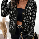 Essnce cardigan informal con botones al frente y hombros caidos con estampado de leopardo, apropiado para otono/invierno