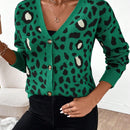 Essnce cardigan informal con botones al frente y hombros caidos con estampado de leopardo, apropiado para otono/invierno
