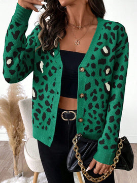 Essnce cardigan informal con botones al frente y hombros caidos con estampado de leopardo, apropiado para otono/invierno