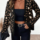 Essnce cardigan informal con botones al frente y hombros caidos con estampado de leopardo, apropiado para otono/invierno