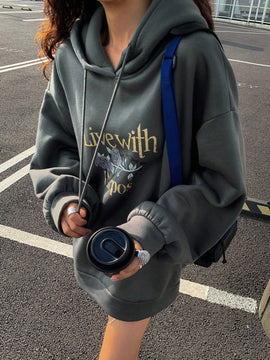 Dazy sudadera de felpa con estampado de letras de estilo callejero retro para mujer