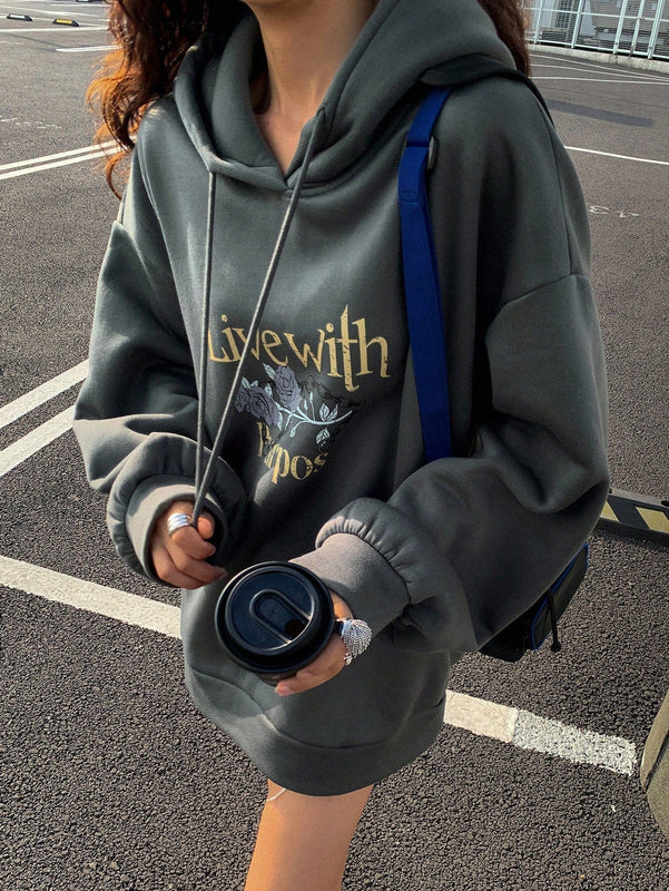 Dazy sudadera de felpa con estampado de letras de estilo callejero retro para mujer