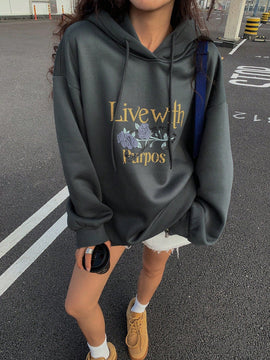 Dazy sudadera de felpa con estampado de letras de estilo callejero retro para mujer