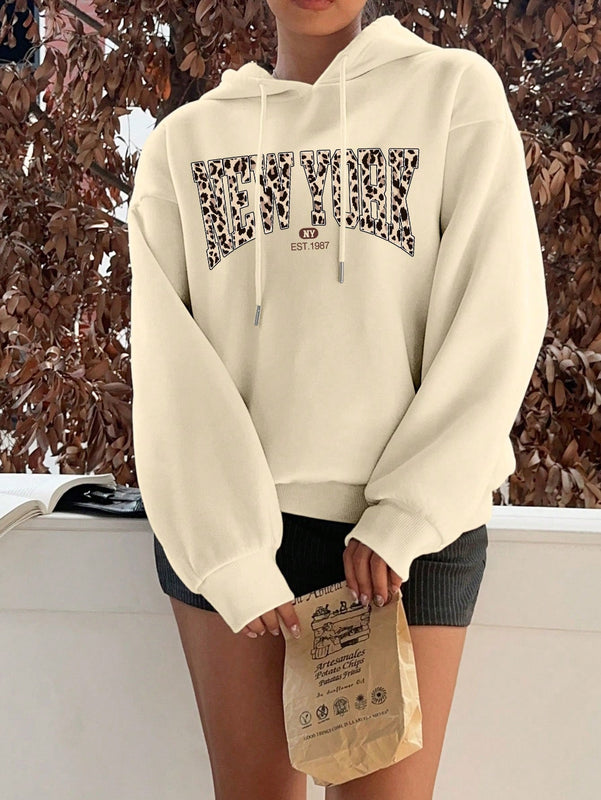 Ezwear sudadera holgada con capucha de felpa gruesa con estampado minimalista casual de leopardo y estrella en blanco para mujeres
