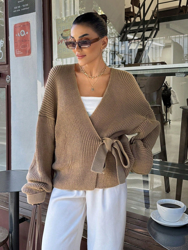 Cardigan informal de manga larga con cruce cruzado y textura acanalada de unicolor