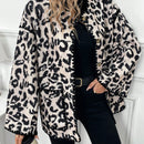 Frenchy chaqueta casual de mujer con estampado de leopardo, manga acampanada, para otono/invierno, de terciopelo con estampado de felpa (tela no esponjosa), con bolsillos delanteros con botones de color contrastante. chaqueta casual de manga larga