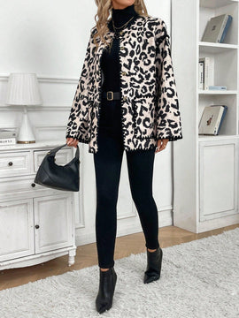 Frenchy chaqueta casual de mujer con estampado de leopardo, manga acampanada, para otono/invierno, de terciopelo con estampado de felpa (tela no esponjosa), con bolsillos delanteros con botones de color contrastante. chaqueta casual de manga larga