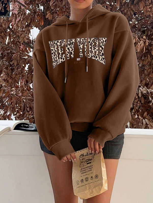 Ezwear sudadera holgada con capucha de felpa gruesa con estampado minimalista casual de leopardo y estrella en blanco para mujeres