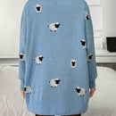 Lindo cardigan de punto con cuello en v y hombros caidos con botones, con estampado de ovejas azul bebe