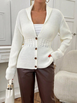 Elegante cardigan de mujer con detalles de punto de cable y cierre delantero de botones