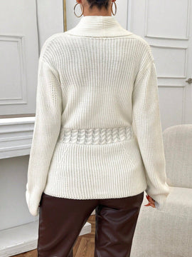 Elegante cardigan de mujer con detalles de punto de cable y cierre delantero de botones