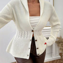 Elegante cardigan de mujer con detalles de punto de cable y cierre delantero de botones