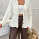 Elegante cardigan de mujer con detalles de punto de cable y cierre delantero de botones