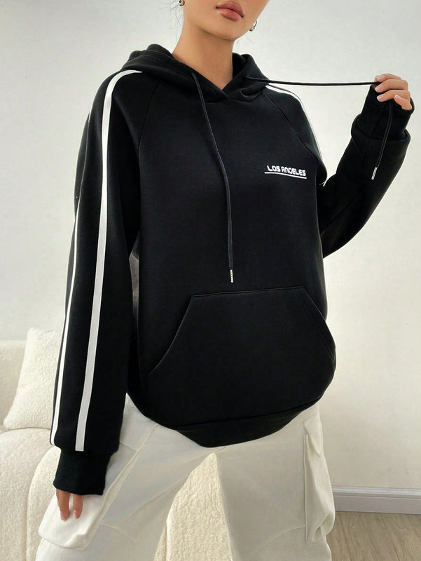 Moosta sudadera con capucha con cordon y diseno de rayas de contraste, estilo callejero estadounidense